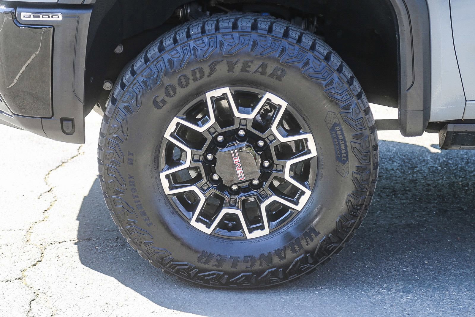 Used 2024 GMC Sierra 2500 AT4X image 9