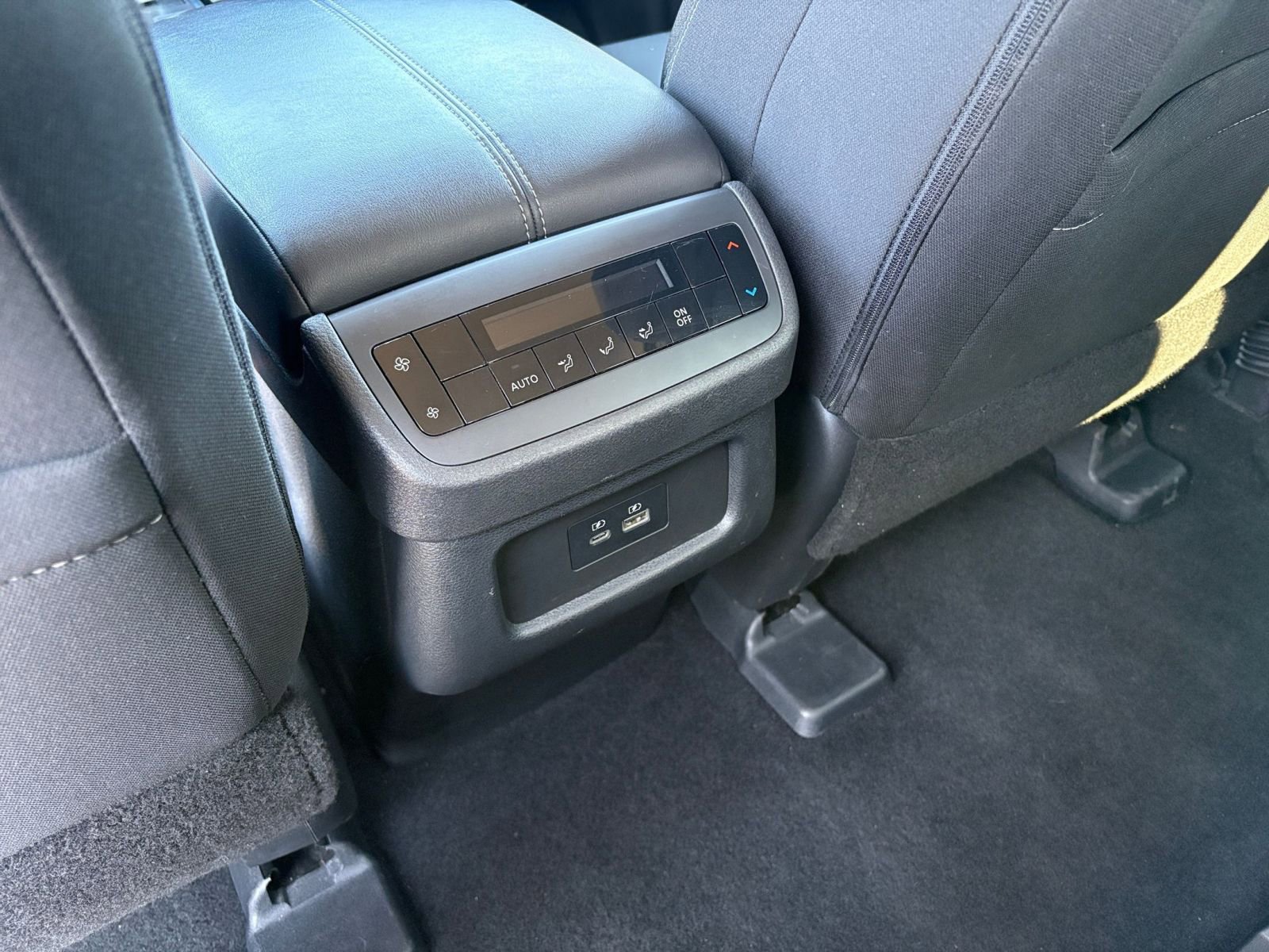 Used 2025 Nissan Pathfinder SV image 24