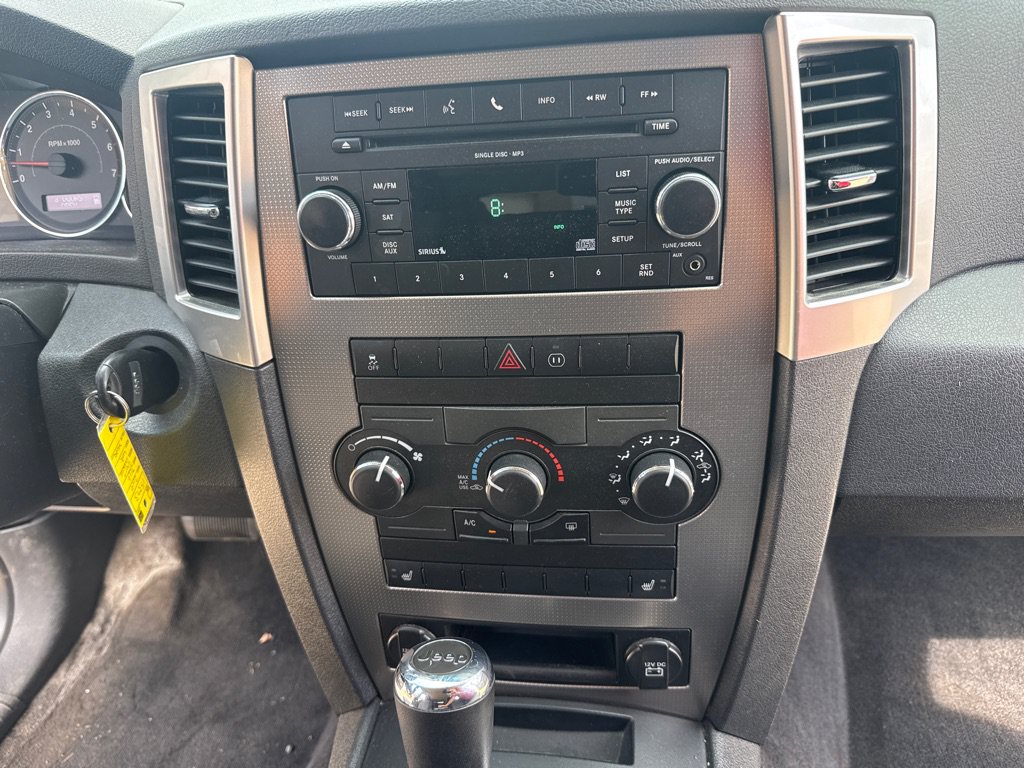 Used 2010 Jeep Grand Cherokee Laredo w/ Popular Equipment Group AWD/4WD image 17