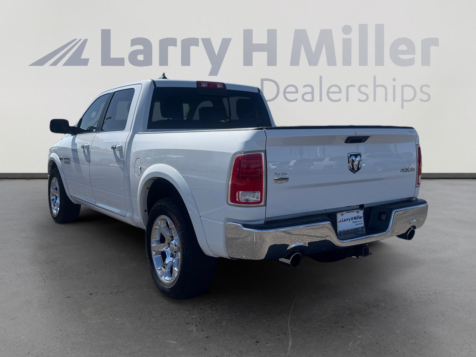 Used 2018 RAM 1500 Laramie AWD/4WD image 3