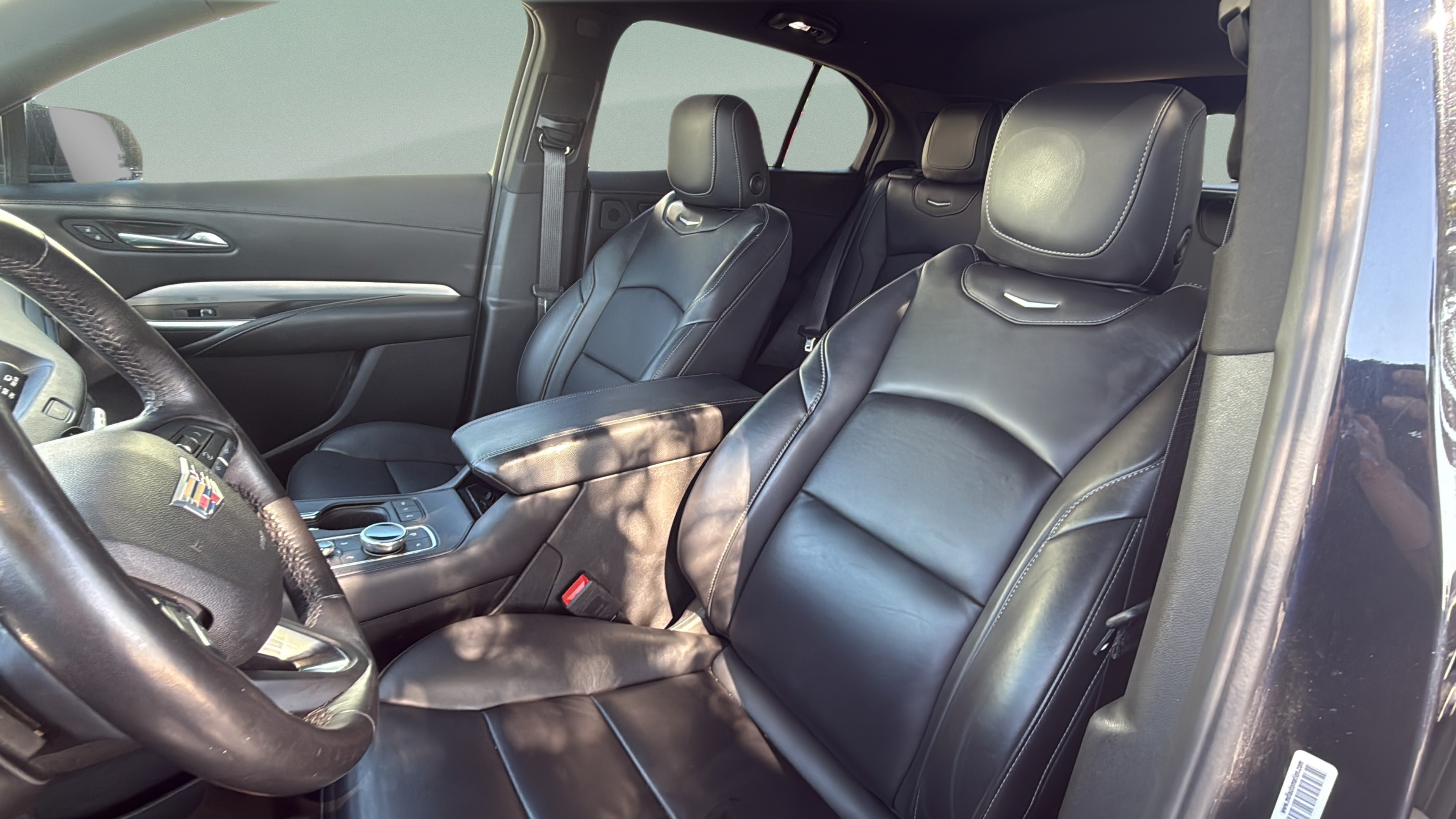Used 2022 Cadillac XT4 Premium Luxury w/ Enhanced Visibility Package FWD image 10