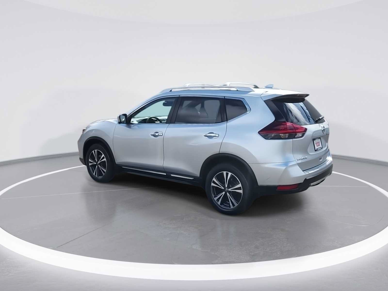 Used 2018 Nissan Rogue SL w/ Premium Package AWD/4WD image 6