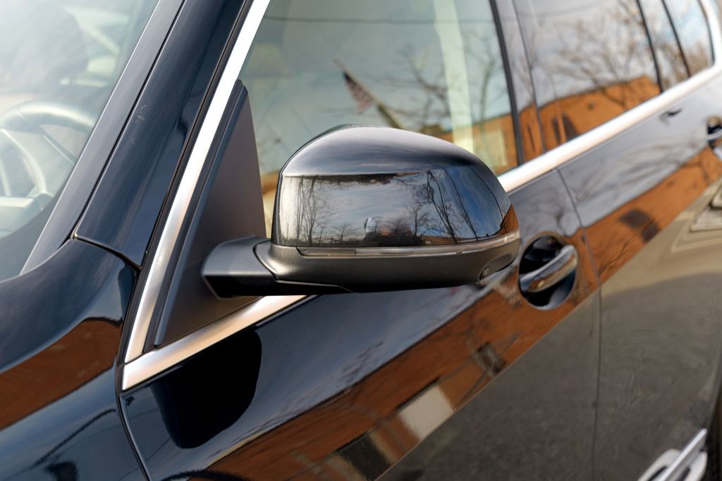 Used 2023 BMW X7 xDrive40i w/ Premium Package image 11