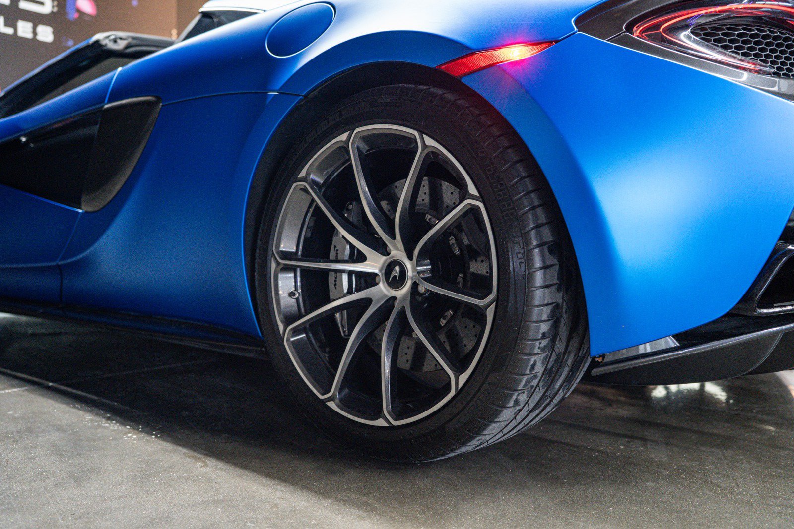 Used 2019 McLaren 570S Spider RWD image 18