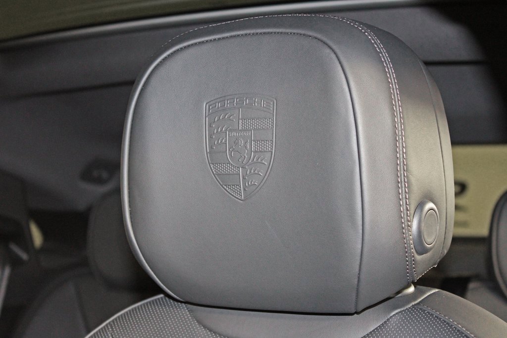 Used 2025 Porsche Cayenne Coupe image 19