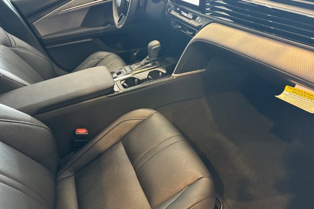 Used 2026 Toyota Camry SE w/ Convenience Package FWD image 19
