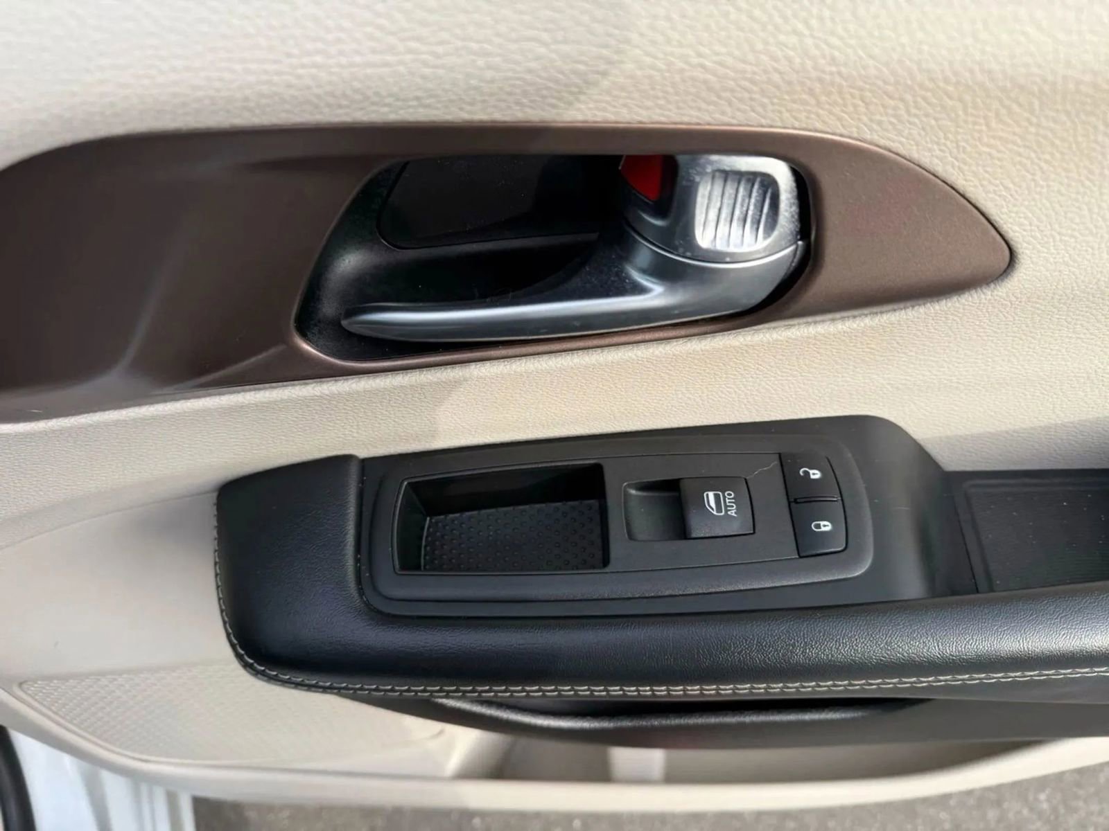 Used 2023 Chrysler Voyager LX image 20