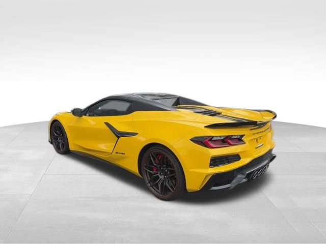 Used 2025 Chevrolet Corvette Z06 RWD image 4