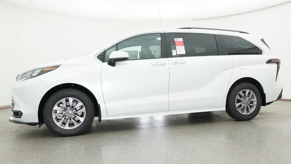 New 2026 Toyota Sienna XLE FWD image 18