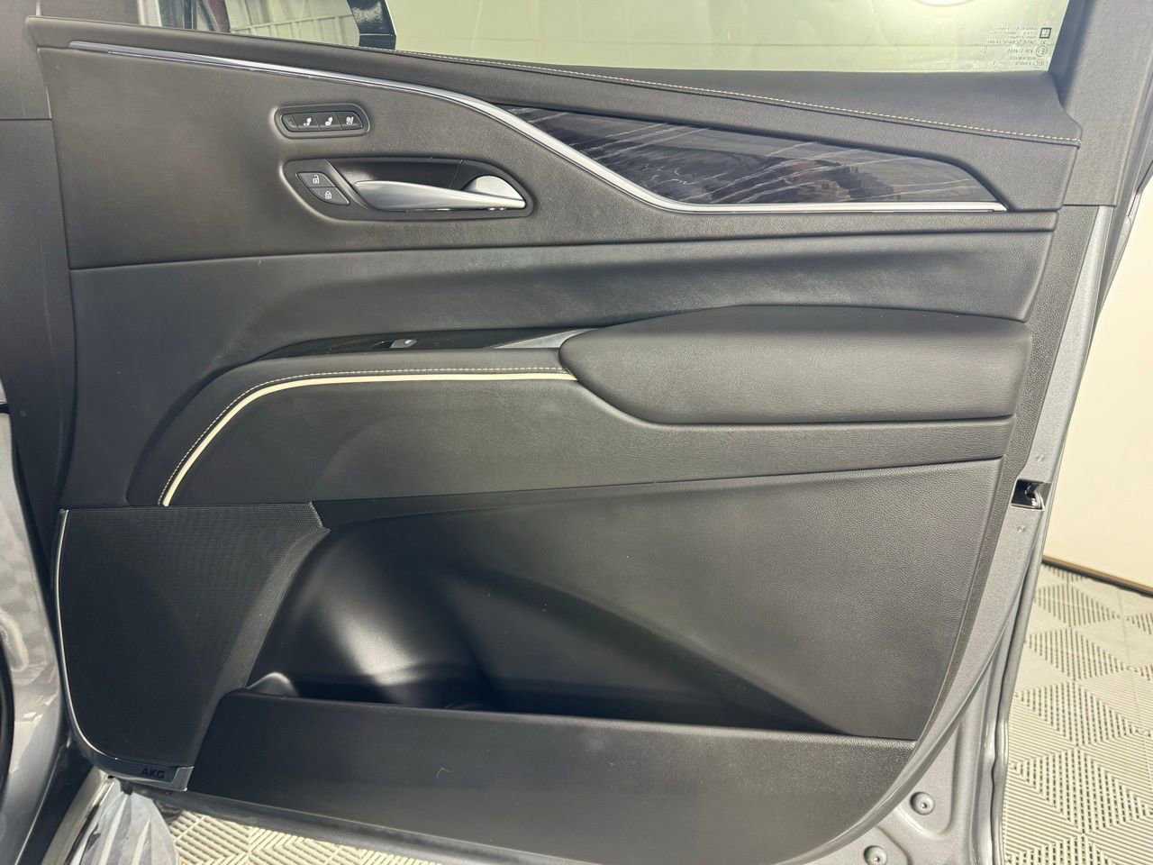 Used 2021 Cadillac Escalade Sport w/ LPO, ONYX Package RWD image 34