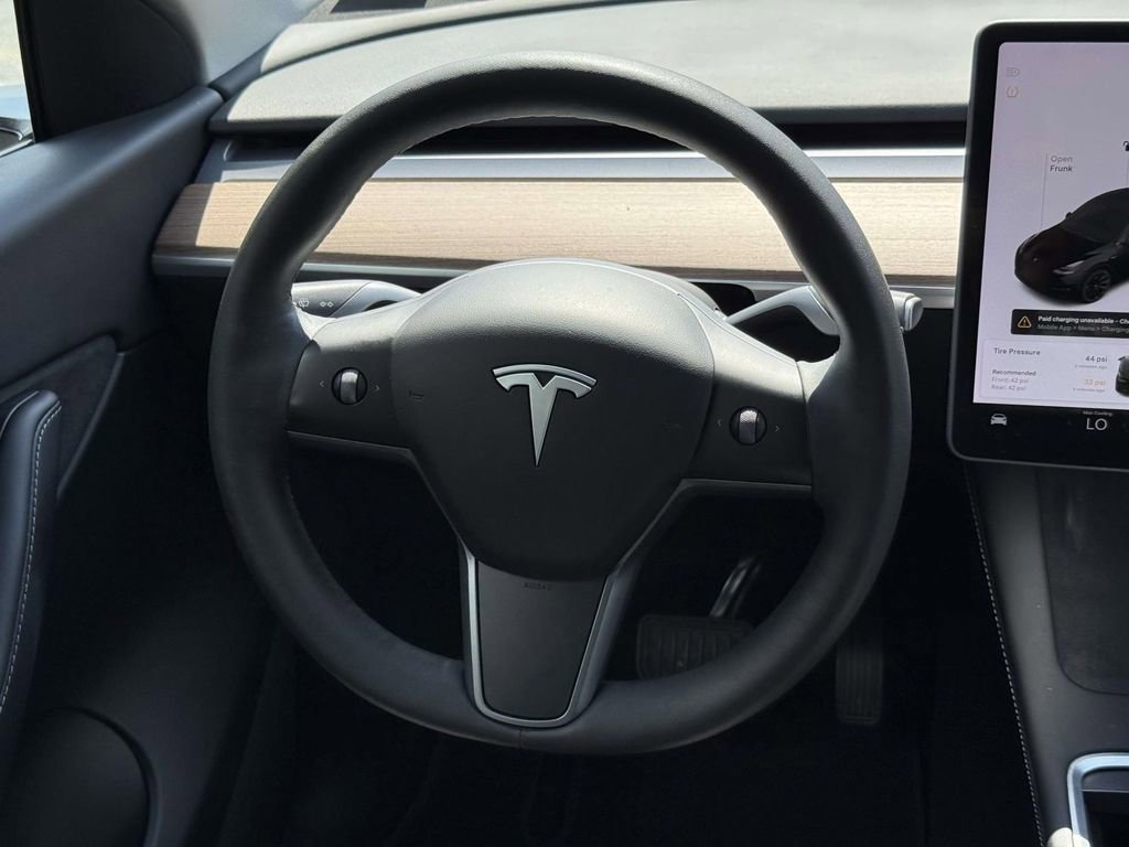 Used 2022 Tesla Model Y Long Range image 9