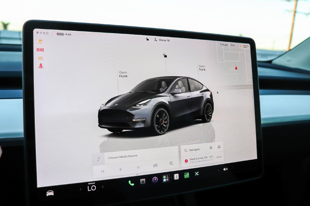 Used 2023 Tesla Model Y Performance AWD/4WD image 26