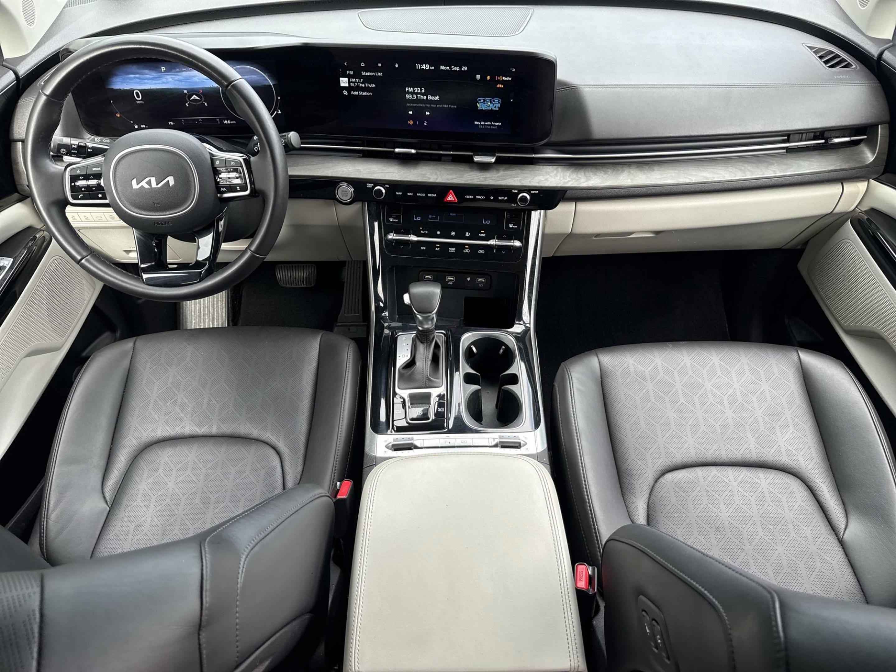 Used 2023 Kia Carnival SX image 13