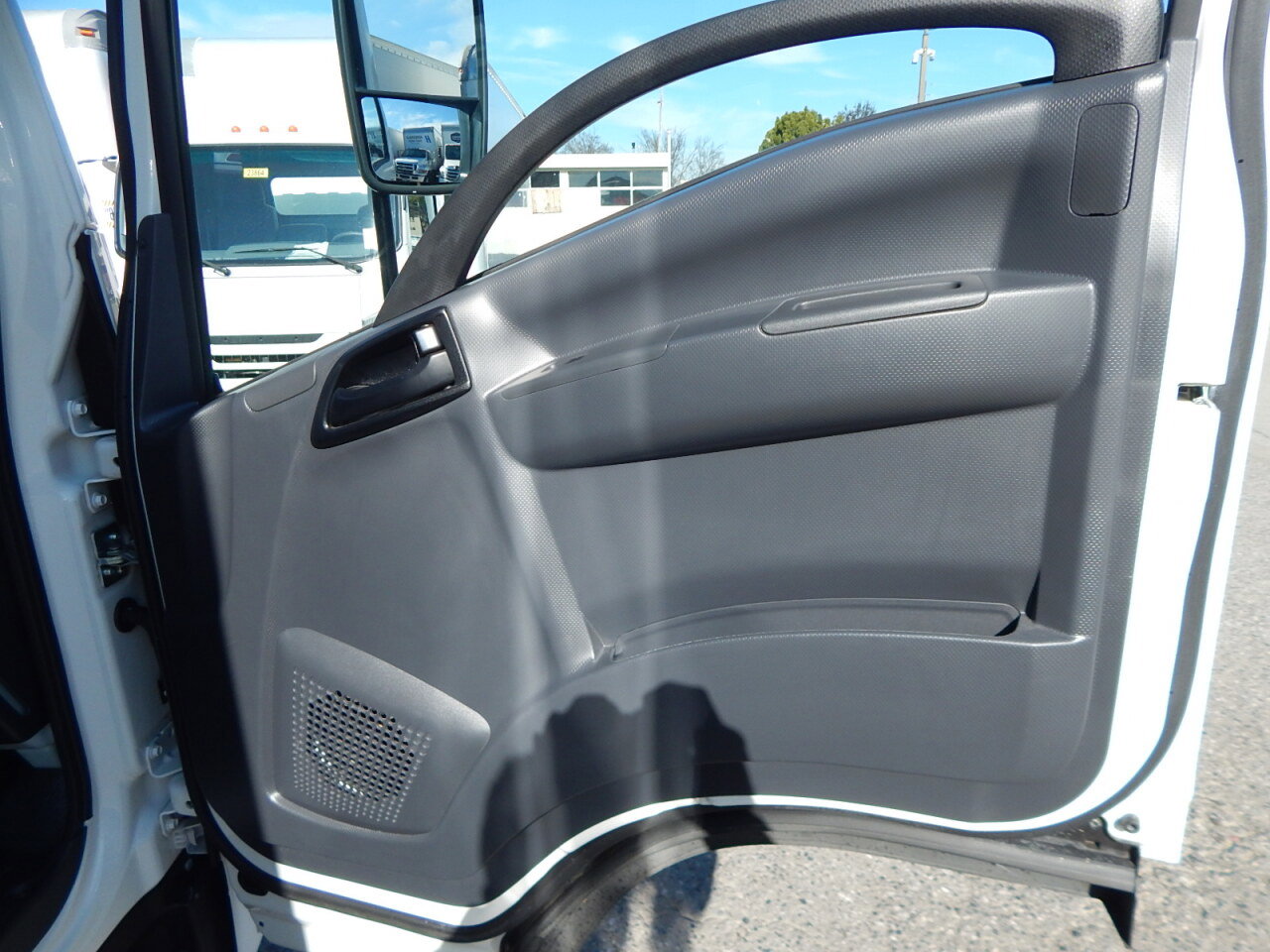 Used 2024 Isuzu NPR image 23