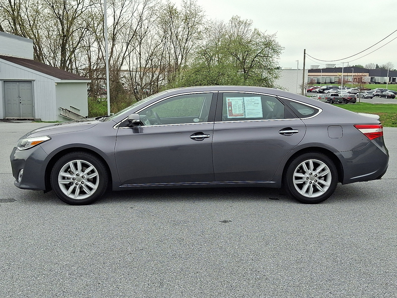 Used 2014 Toyota Avalon XLE Premium image 4