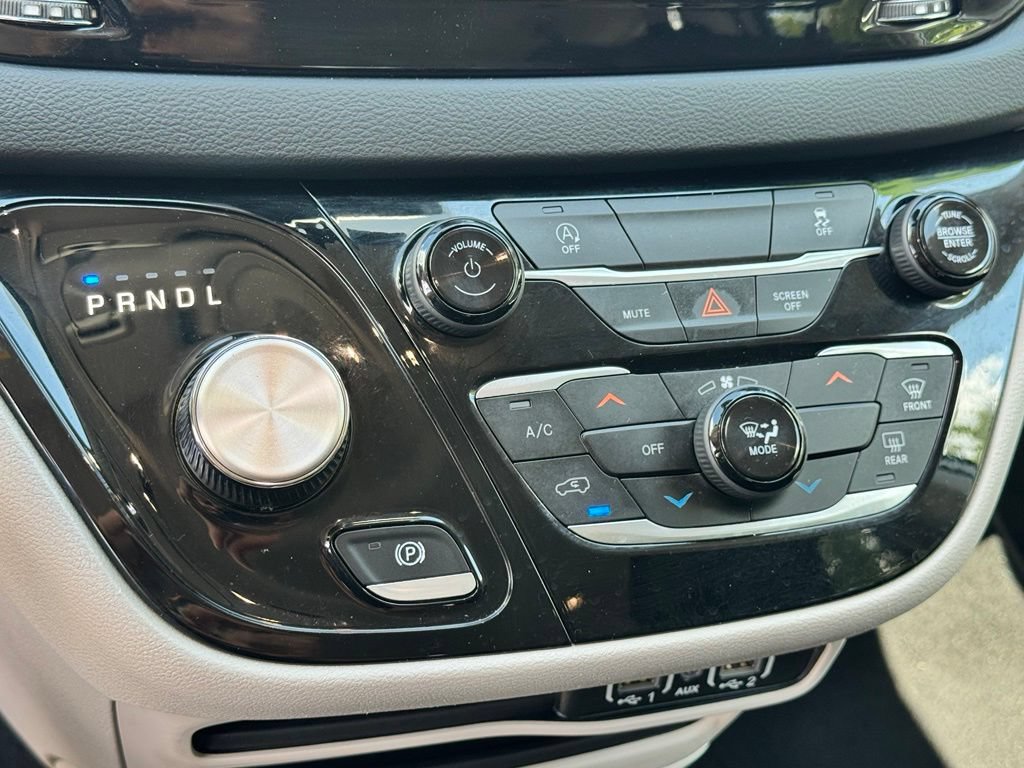 Used 2023 Chrysler Voyager LX FWD image 18