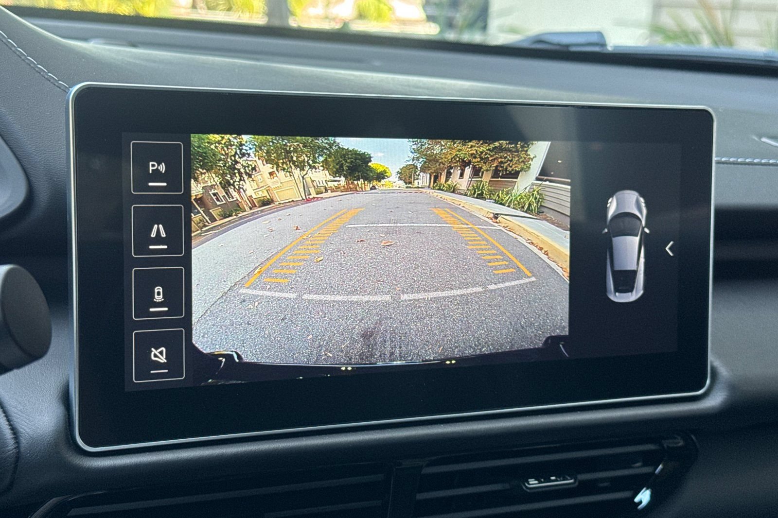 Used 2025 Lotus Emira RWD image 18