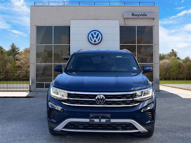 Certified 2022 Volkswagen Atlas Cross Sport SE image 2