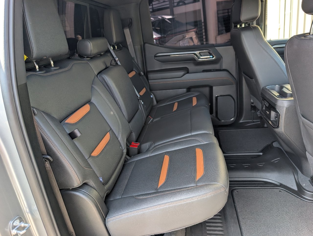 Used 2024 GMC Sierra 1500 AT4 w/ Technology Package AWD/4WD image 5