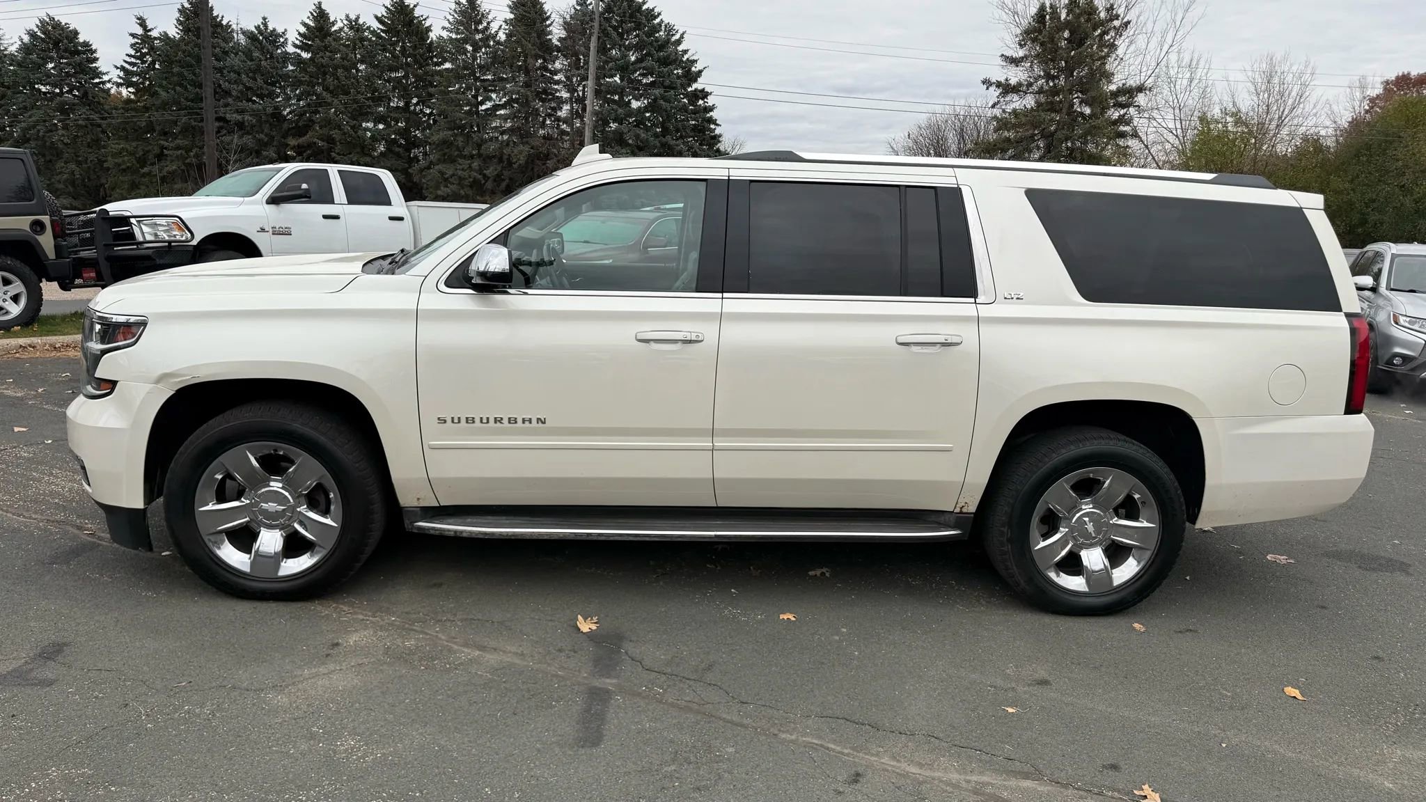 Used 2015 Chevrolet Suburban LTZ image 2