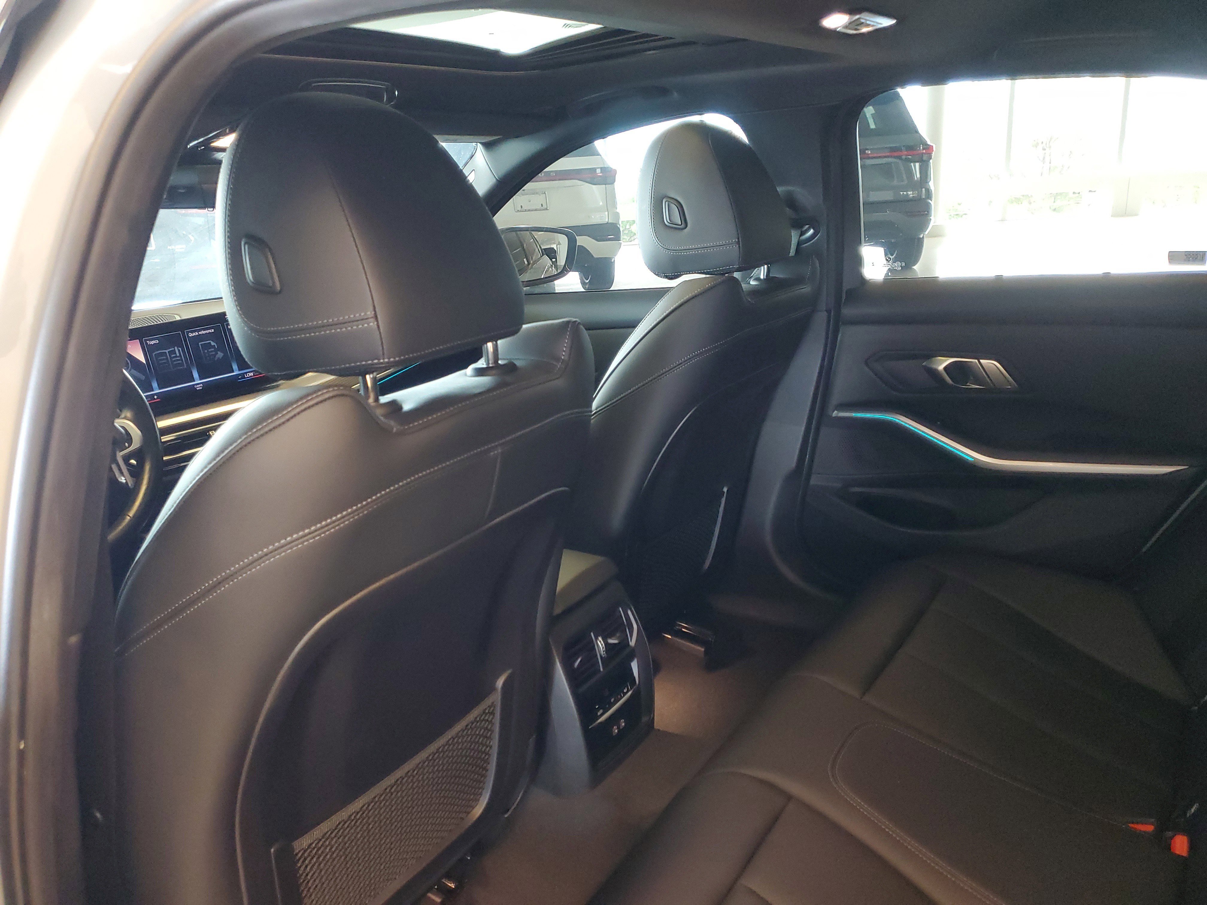 Used 2023 BMW 330i Sedan w/ M Sport Package image 15