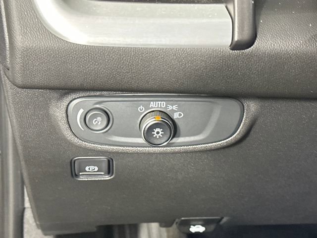 Used 2023 GMC Terrain SLE w/ Driver Convenience Package image 19