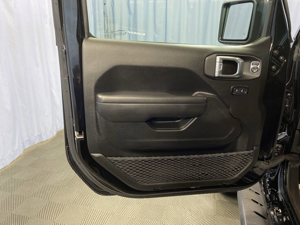 Used 2022 Jeep Wrangler Unlimited Rubicon 4xe w/ Cold Weather Group AWD/4WD image 11