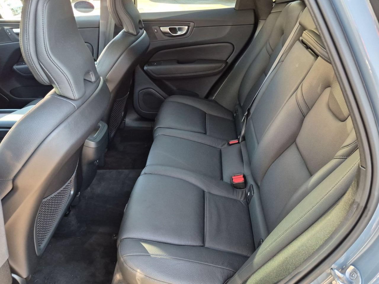 Certified 2024 Volvo XC60 B5 Plus w/ Protection Package Premier AWD/4WD image 24