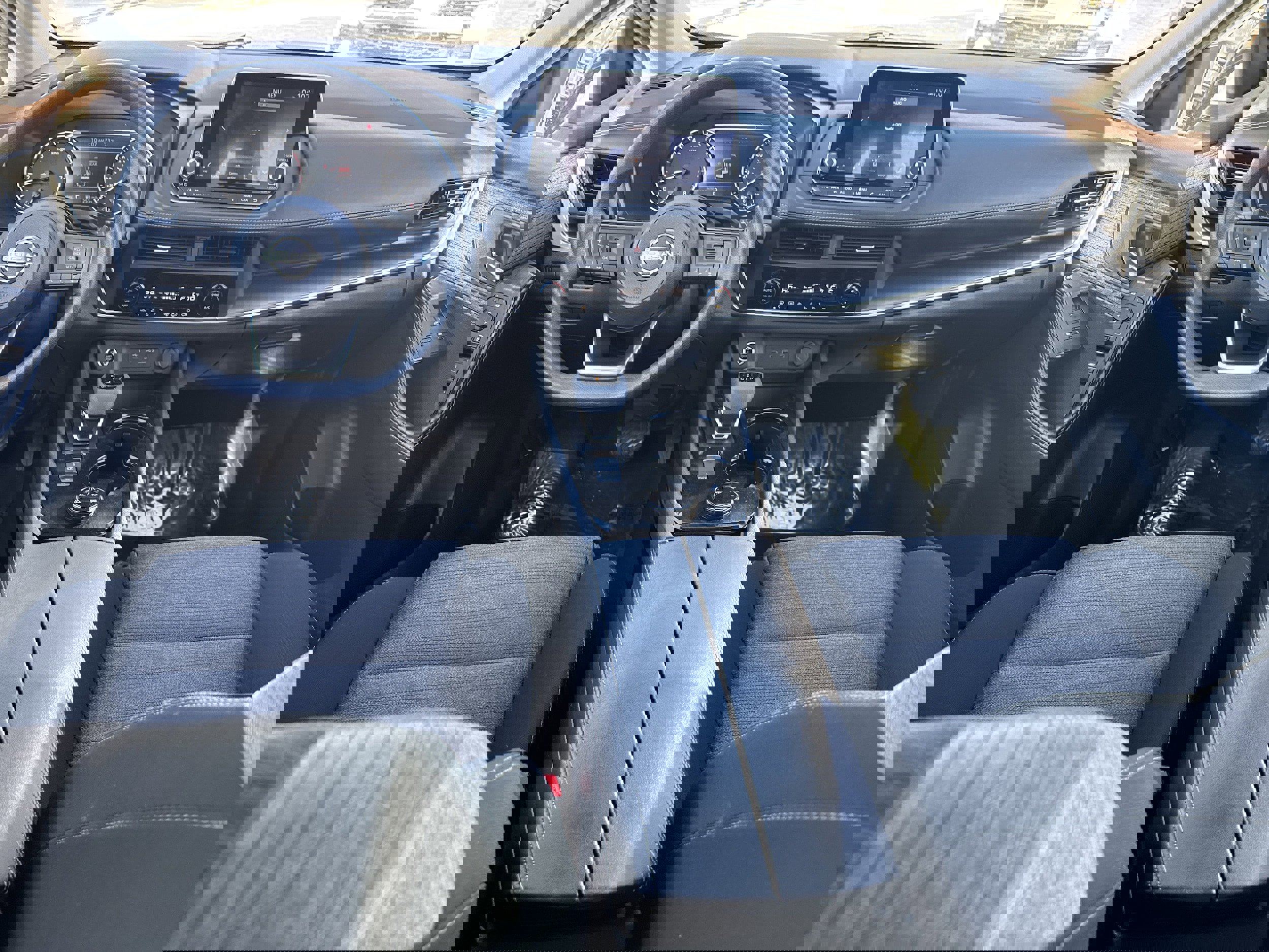 Used 2023 Nissan Rogue SV image 10