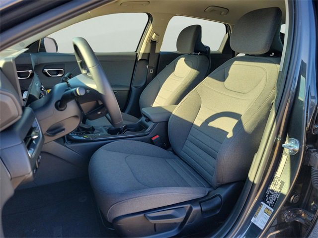 Used 2025 Kia K4 EX image 10