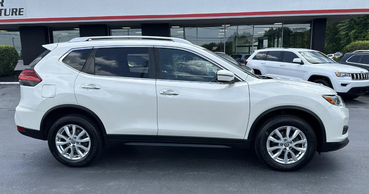 Used 2017 Nissan Rogue SV AWD/4WD image 18