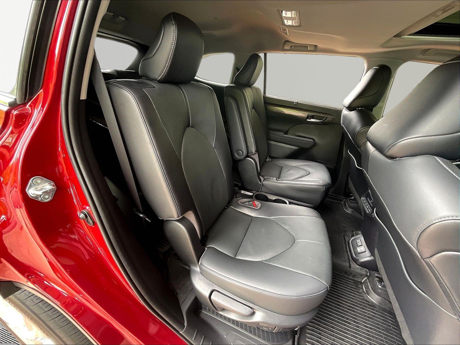 Used 2023 Toyota Highlander Limited AWD/4WD image 25