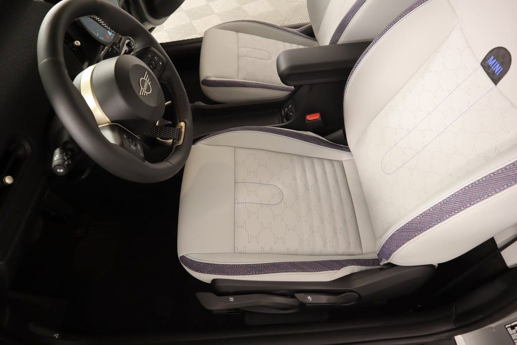 New 2025 MINI Cooper 2-Door Hardtop image 12