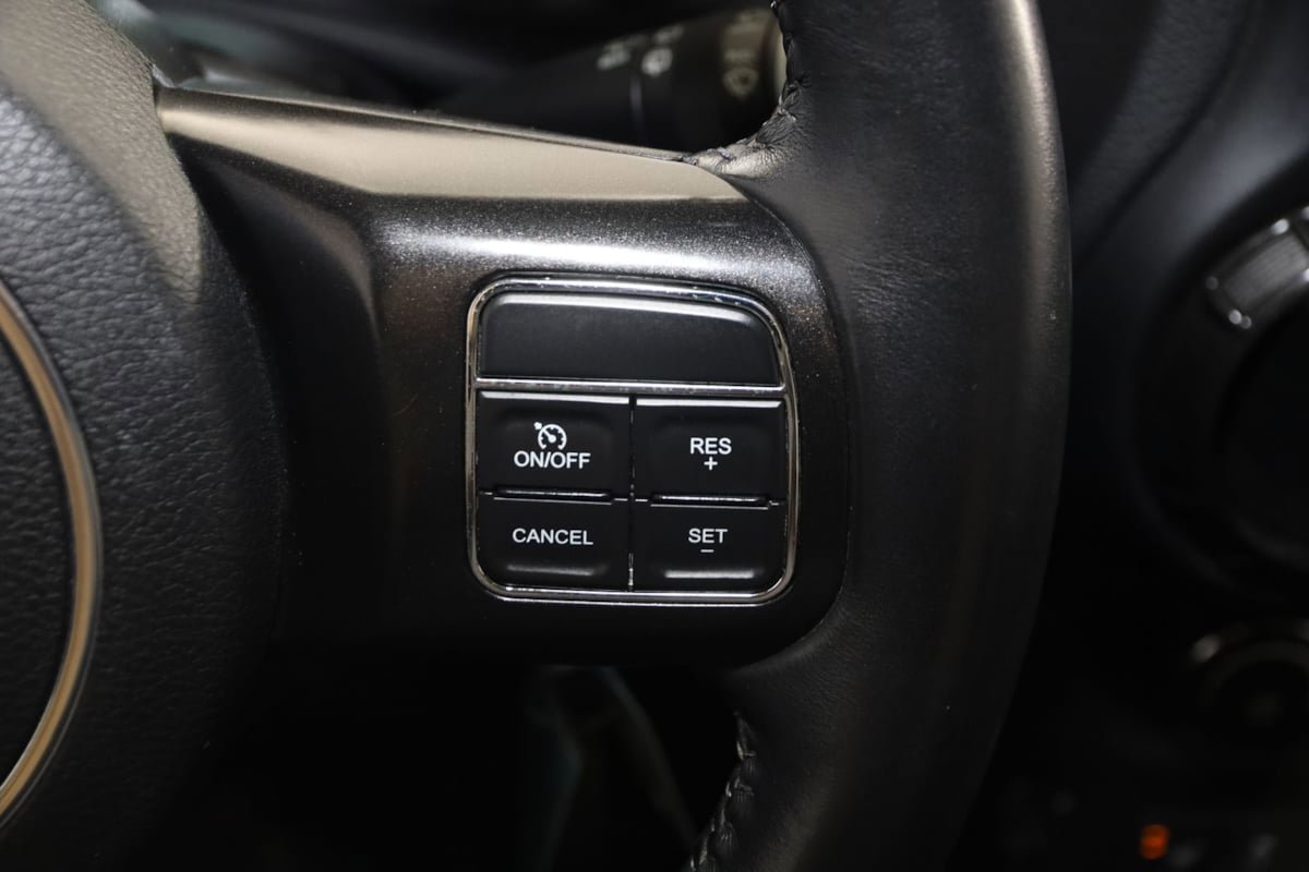 Used 2017 Jeep Wrangler Unlimited Sahara AWD/4WD image 30