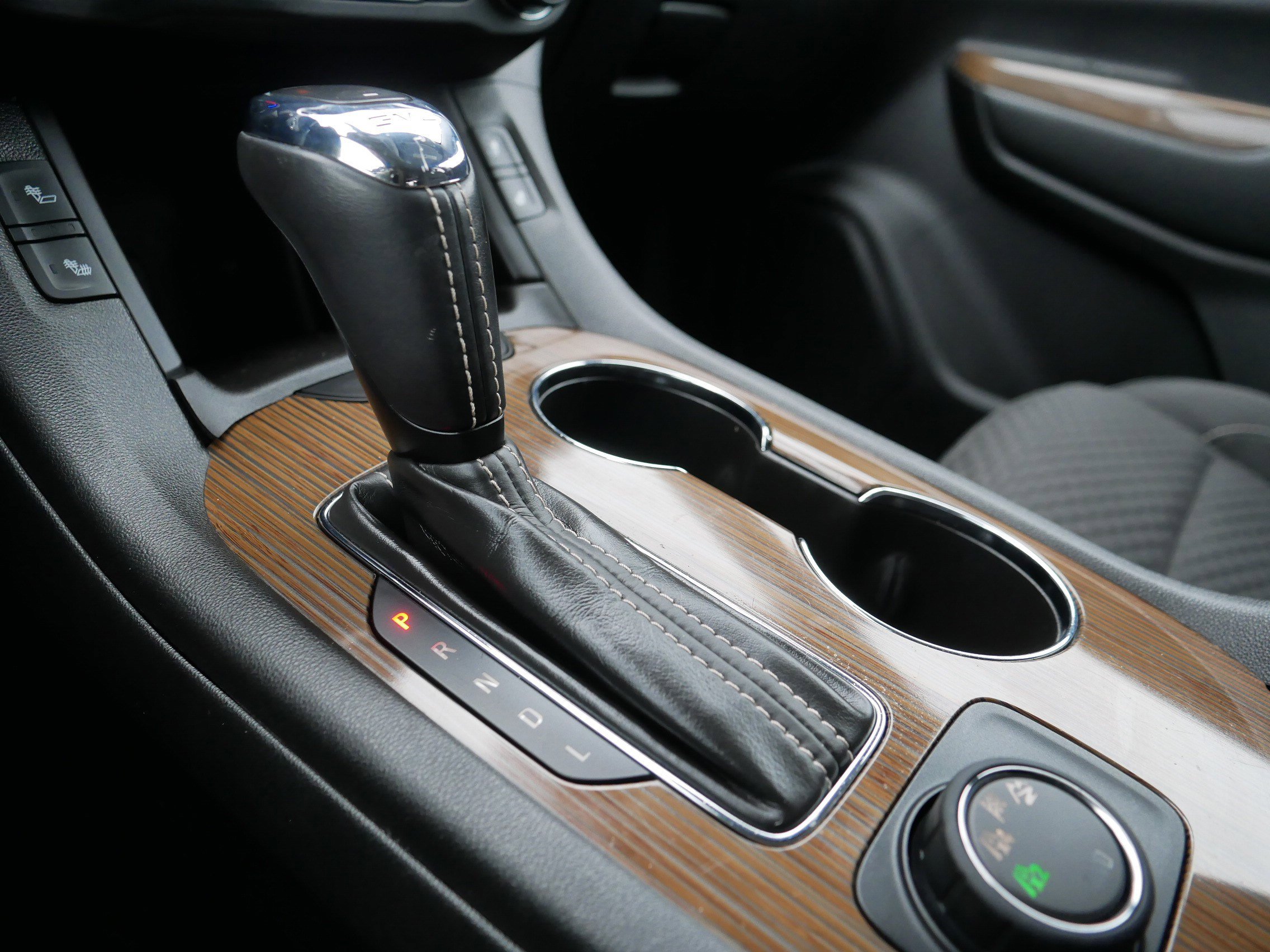 Used 2017 GMC Acadia SLE image 24