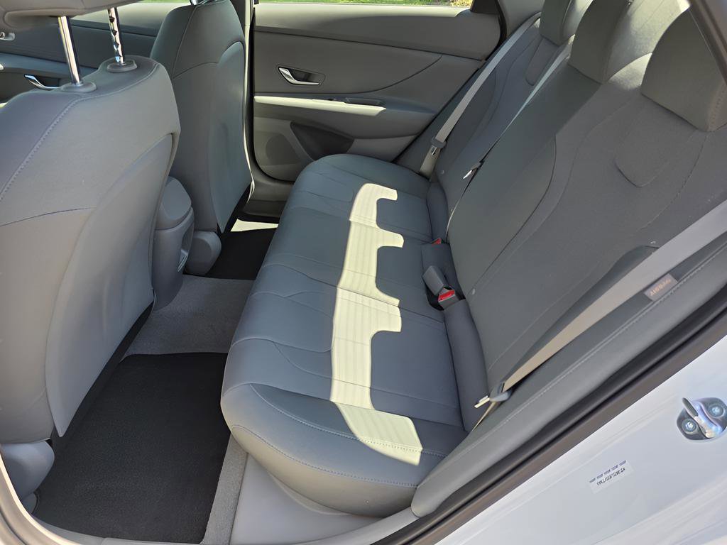 New 2026 Hyundai Elantra SE FWD image 11