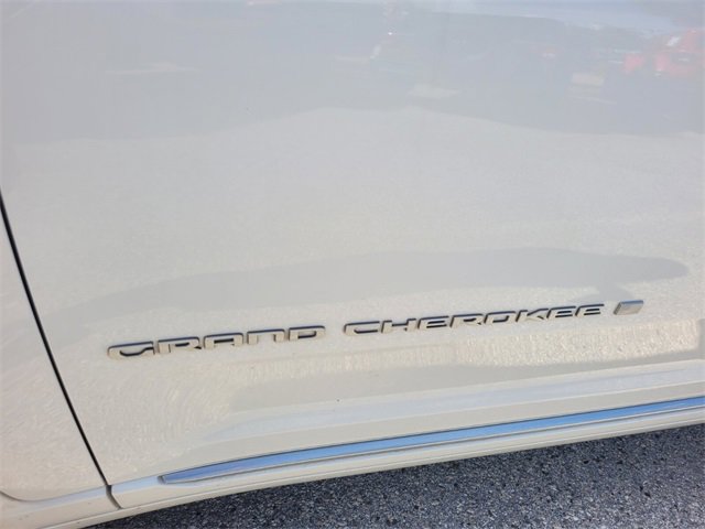 Used 2023 Jeep Grand Cherokee L Summit w/ Advanced Protech Group IV image 3