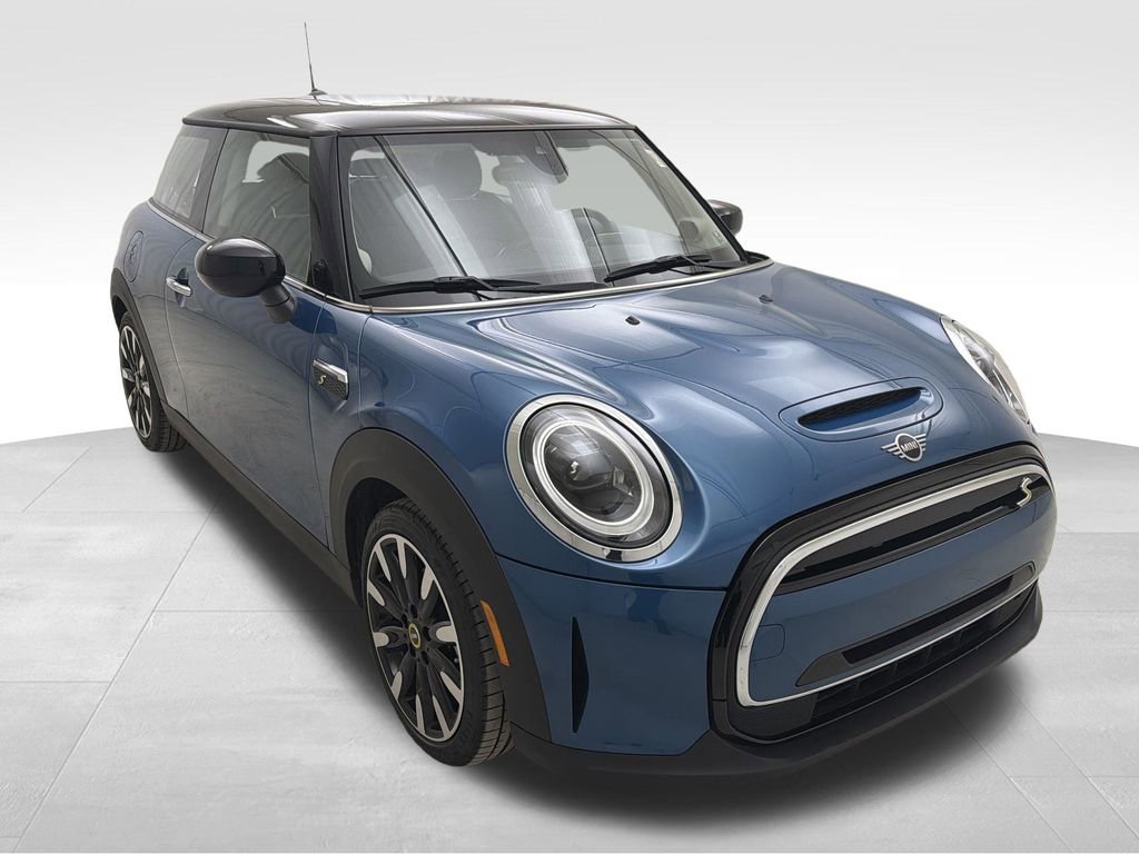 Certified 2024 MINI Cooper SE image 2
