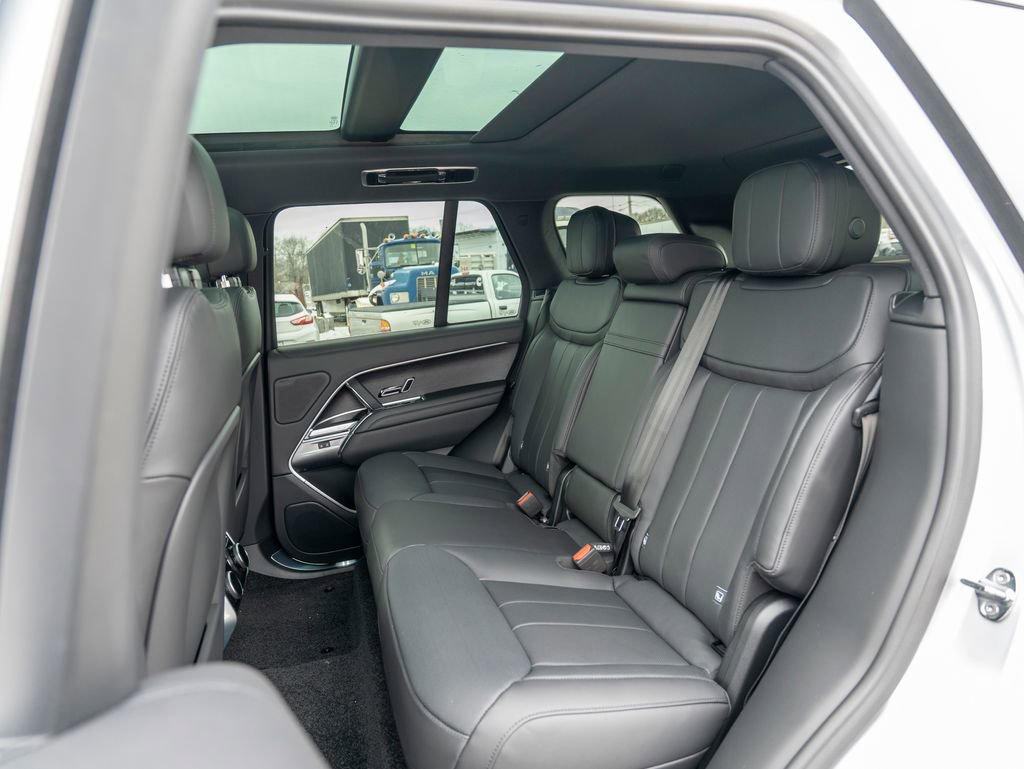 New 2025 Land Rover Range Rover SE image 23