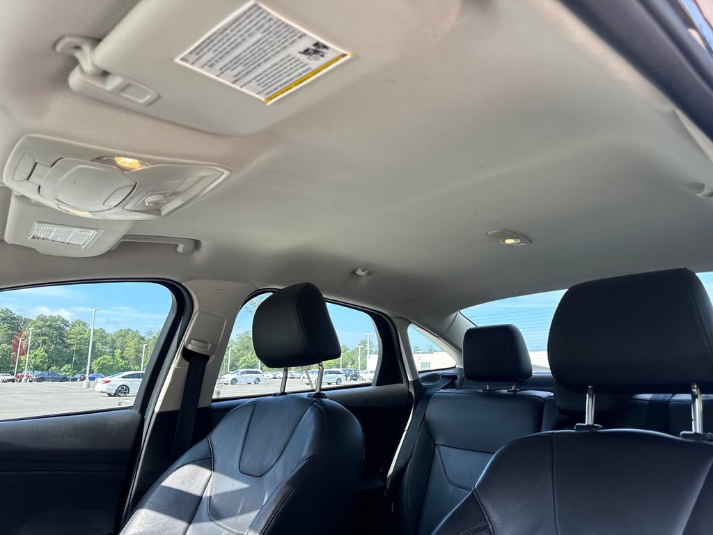 Used 2016 Ford Focus SE w/ Equipment Group 201A FWD image 30