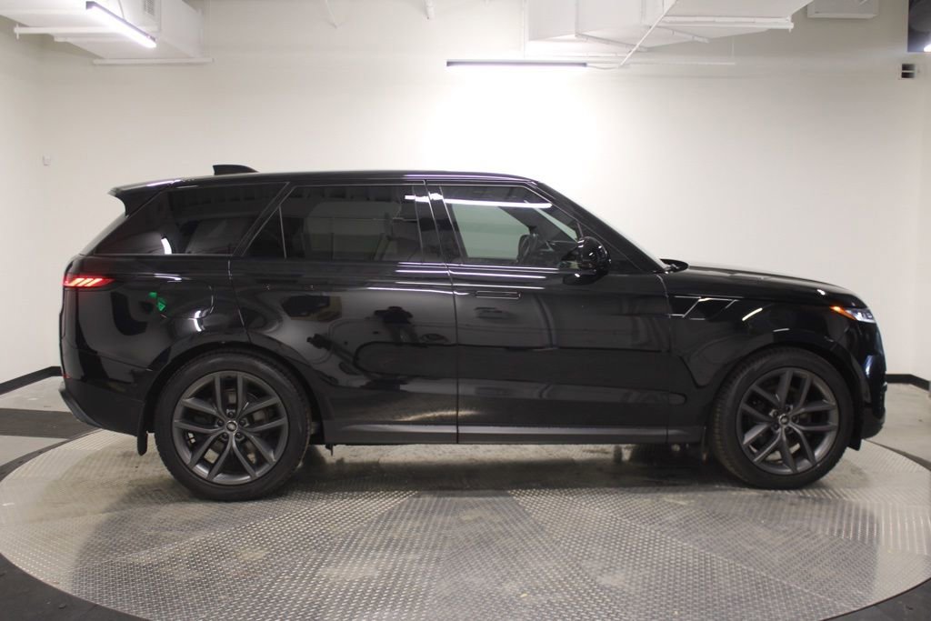 Used 2025 Land Rover Range Rover Sport SE image 12