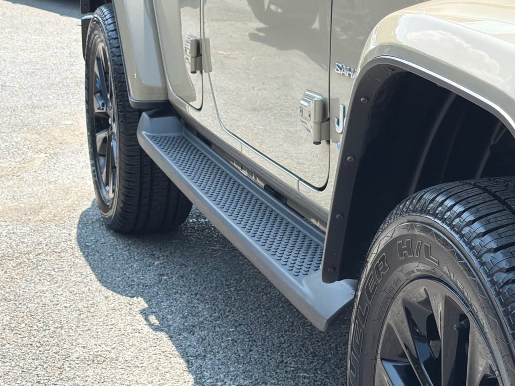 Used 2022 Jeep Wrangler Unlimited Sahara AWD/4WD image 10