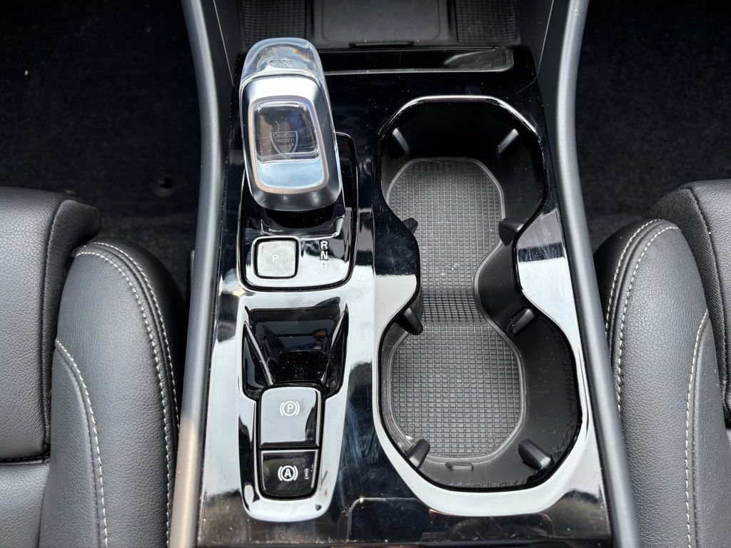 Certified 2026 Volvo XC40 B5 Plus w/ Climate Package AWD/4WD image 29