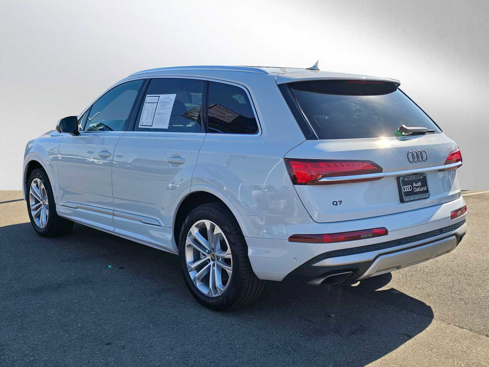 Used 2025 Audi Q7 2.0T Premium w/ Convenience Package image 5
