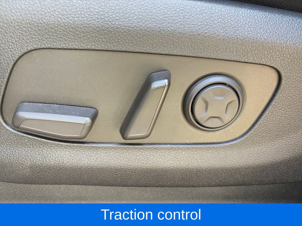 Used 2025 Kia Carnival FWD image 16
