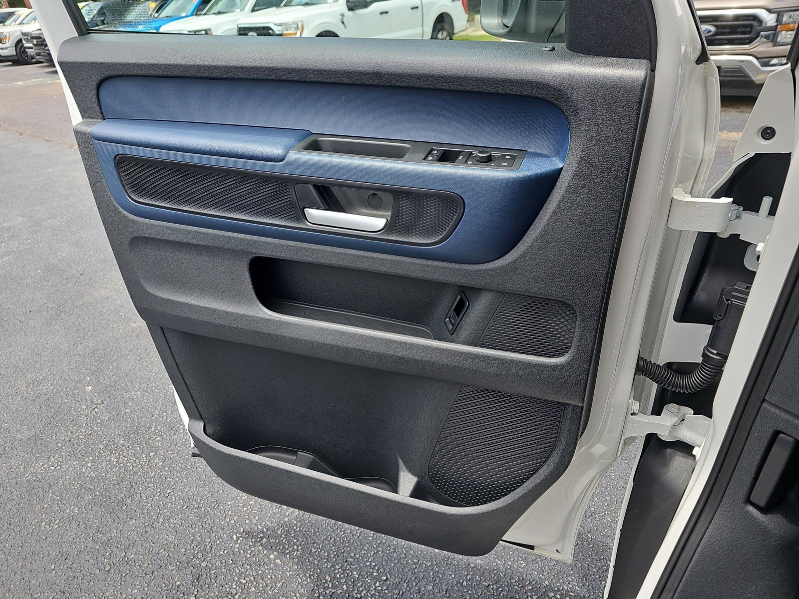 Used 2025 Volkswagen ID. Buzz Pro S RWD image 31