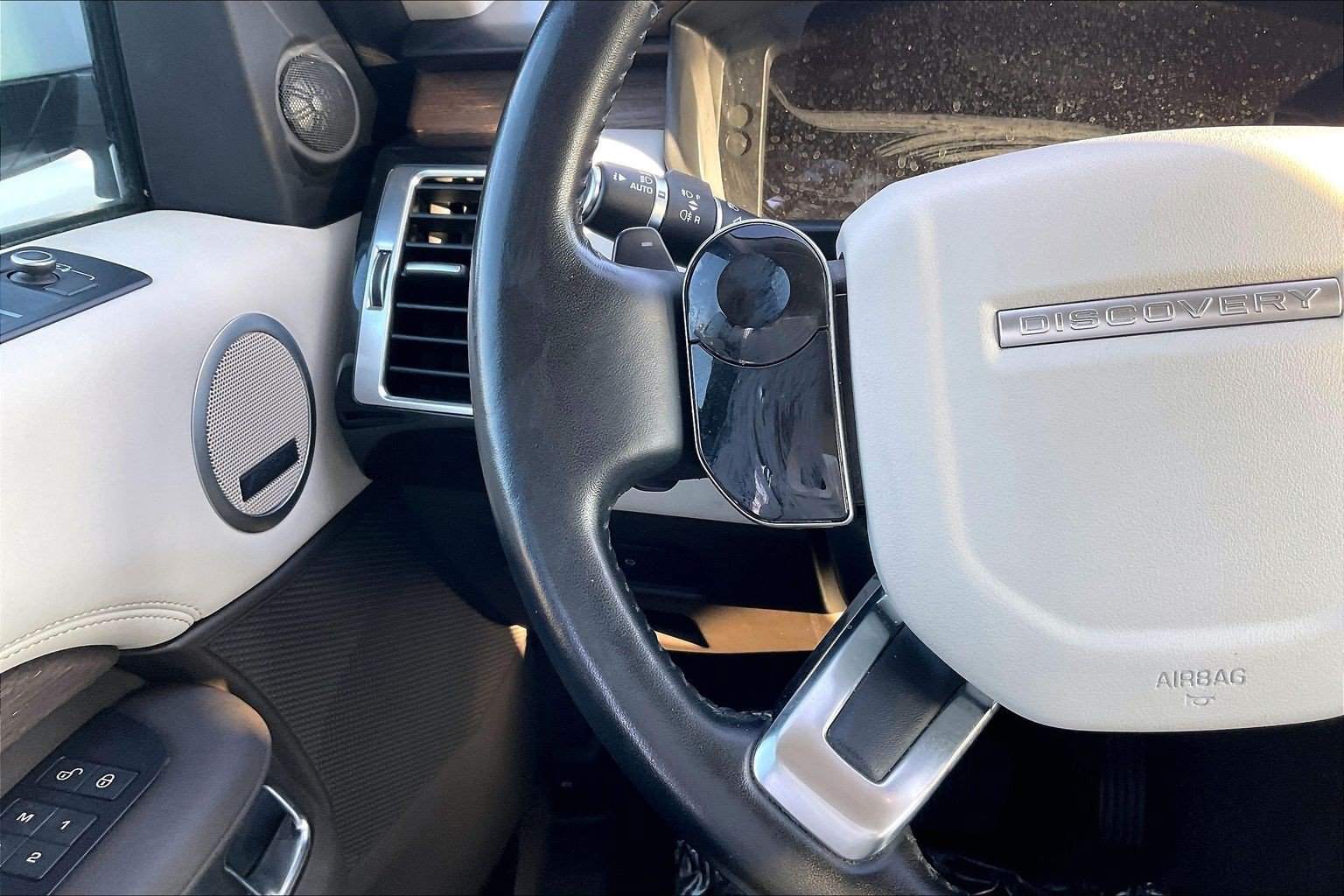 Used 2019 Land Rover Discovery HSE AWD/4WD image 23