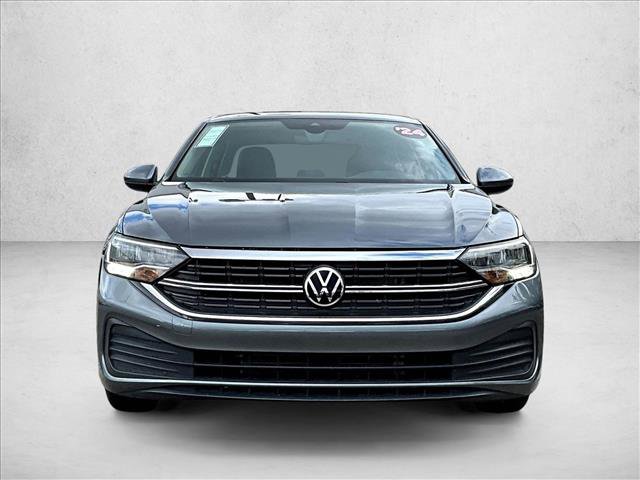 Used 2024 Volkswagen Jetta SE FWD image 3