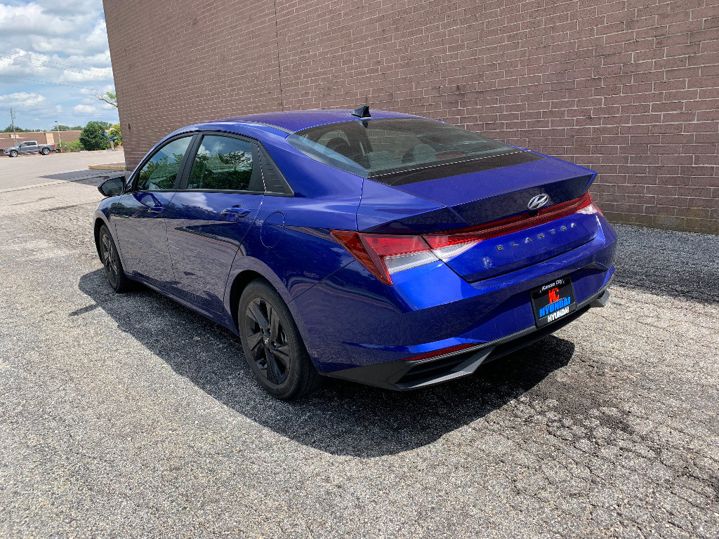 Used 2023 Hyundai Elantra SEL FWD image 4