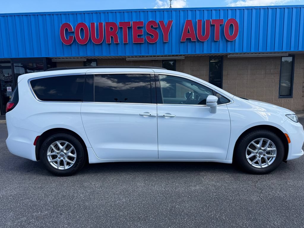 Used 2022 Chrysler Pacifica Touring-L FWD image 12